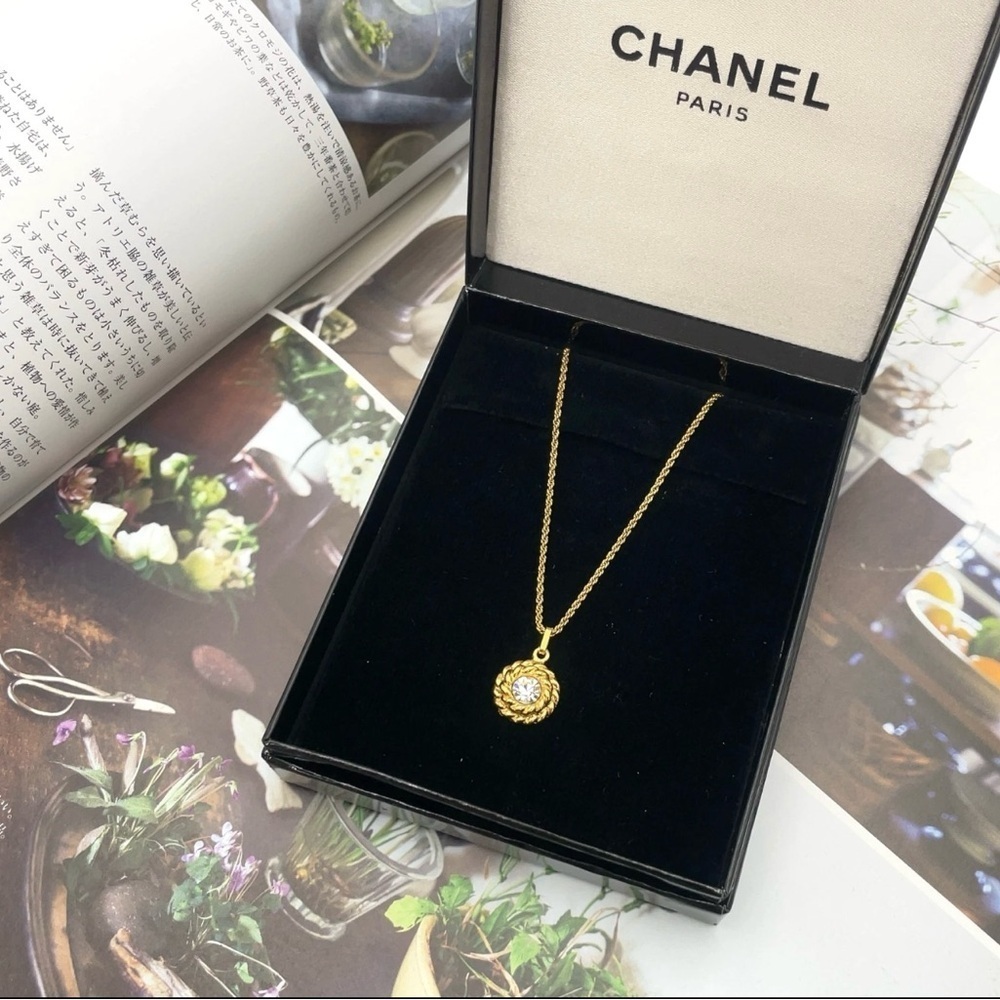 Auth Chanel Rhinestone GD Engraved
Necklace W/Box